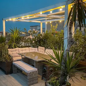 Follow The Sun - Rooftop Terrace Gasthof Catania